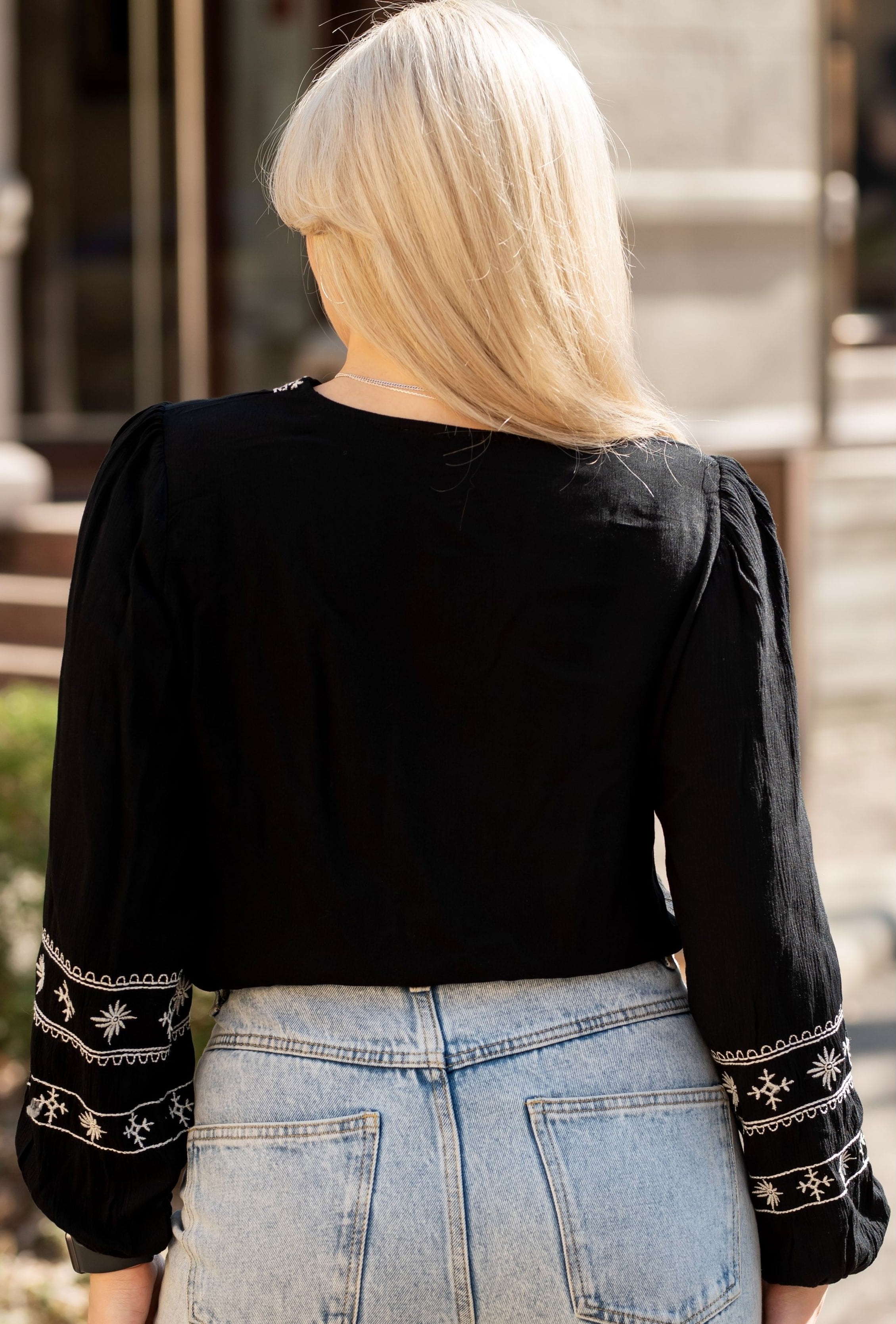 Черная Вышиванка — 235262. Maritel. Изображенние 2 Черная Вышиванка — 235262. Maritel. Изображенние 2